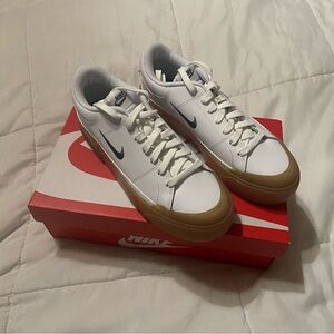Nike Court Legacy Lift, Size 9